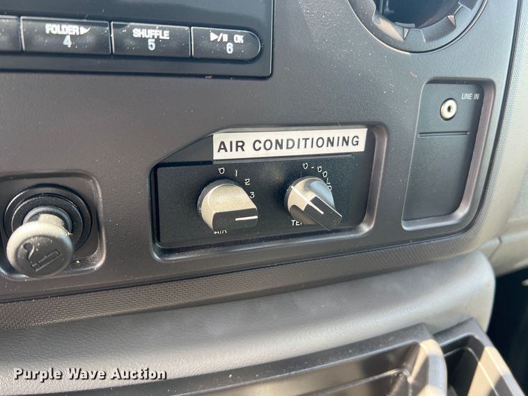 image for item JM9265 2011 Ford E350 Super Duty  shuttle bus