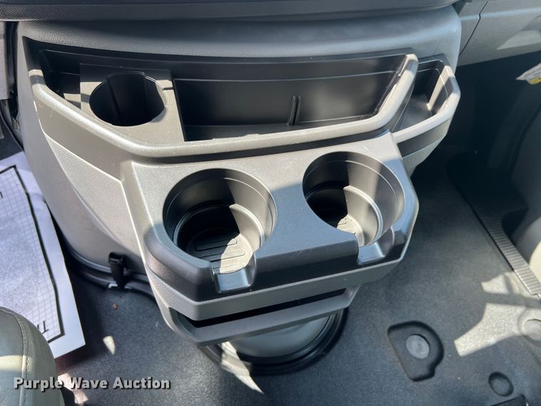 image for item JM9265 2011 Ford E350 Super Duty  shuttle bus