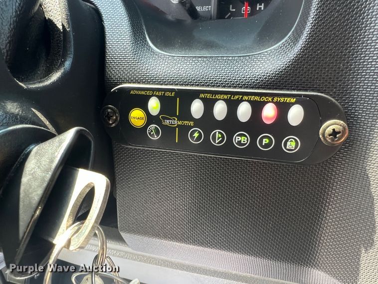 image for item JM9265 2011 Ford E350 Super Duty  shuttle bus