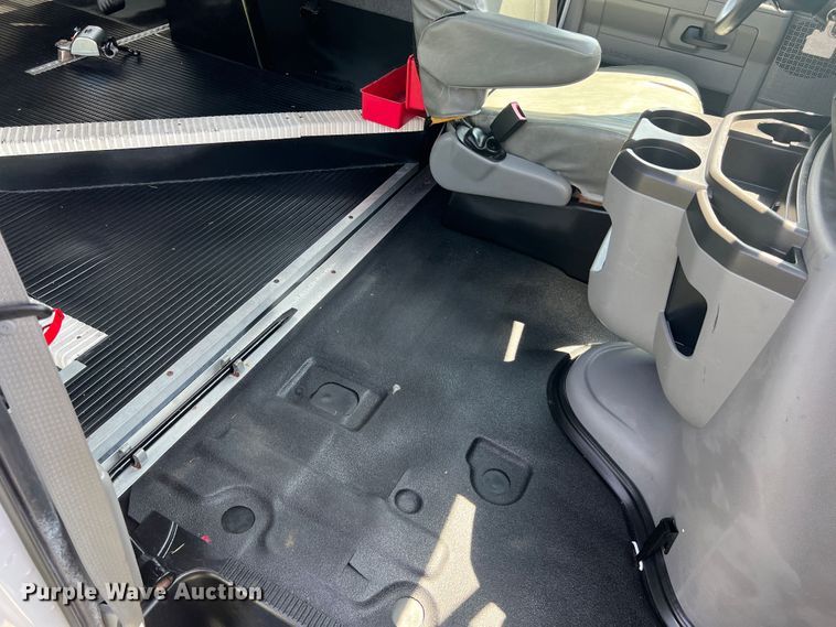 image for item JM9265 2011 Ford E350 Super Duty  shuttle bus