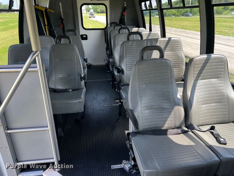 image for item JM9265 2011 Ford E350 Super Duty  shuttle bus