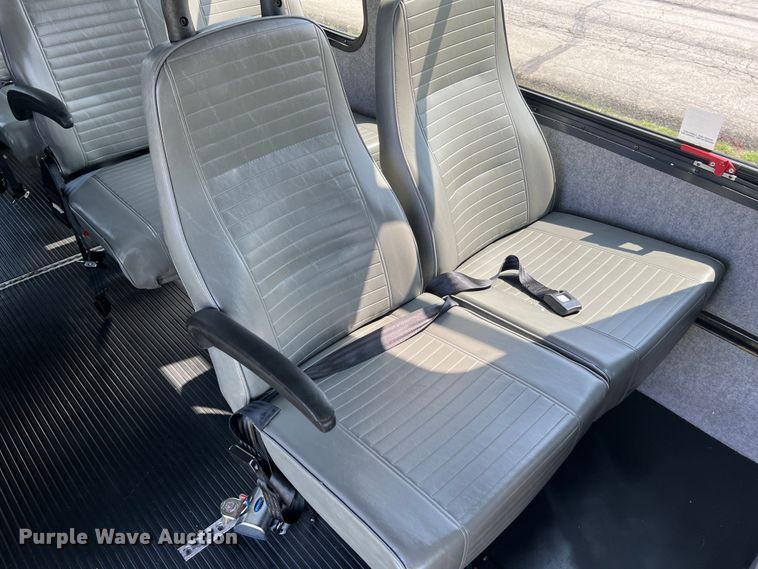 image for item JM9265 2011 Ford E350 Super Duty  shuttle bus