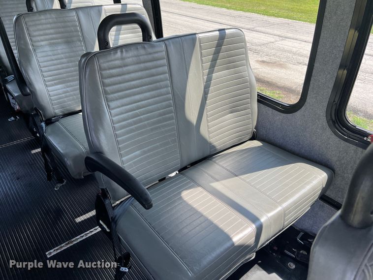 image for item JM9265 2011 Ford E350 Super Duty  shuttle bus