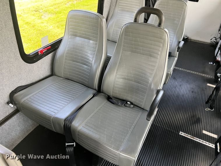 image for item JM9265 2011 Ford E350 Super Duty  shuttle bus