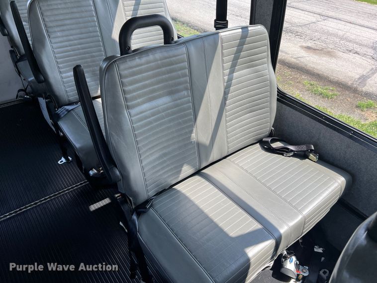 image for item JM9265 2011 Ford E350 Super Duty  shuttle bus