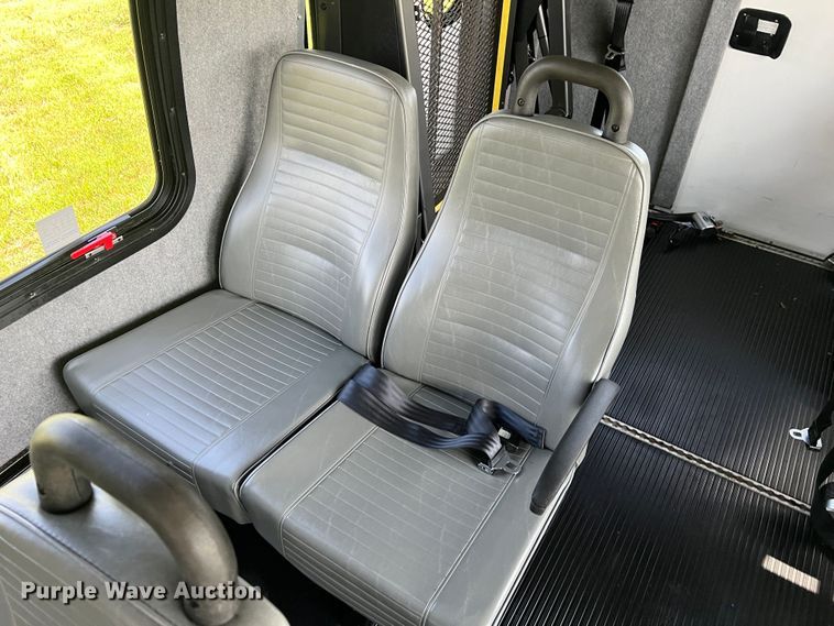 image for item JM9265 2011 Ford E350 Super Duty  shuttle bus