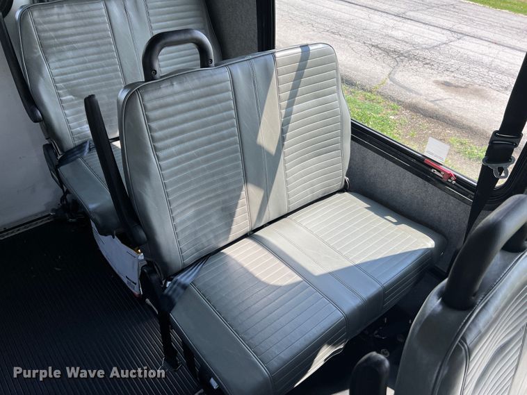 image for item JM9265 2011 Ford E350 Super Duty  shuttle bus