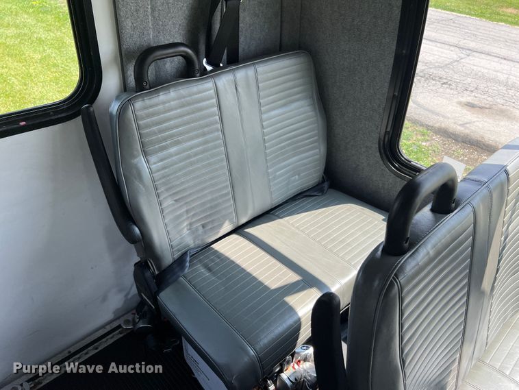 image for item JM9265 2011 Ford E350 Super Duty  shuttle bus