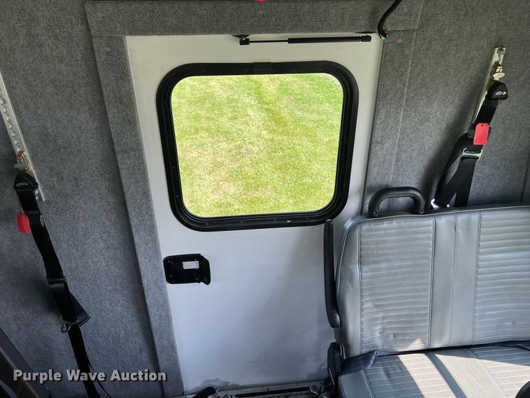 image for item JM9265 2011 Ford E350 Super Duty  shuttle bus