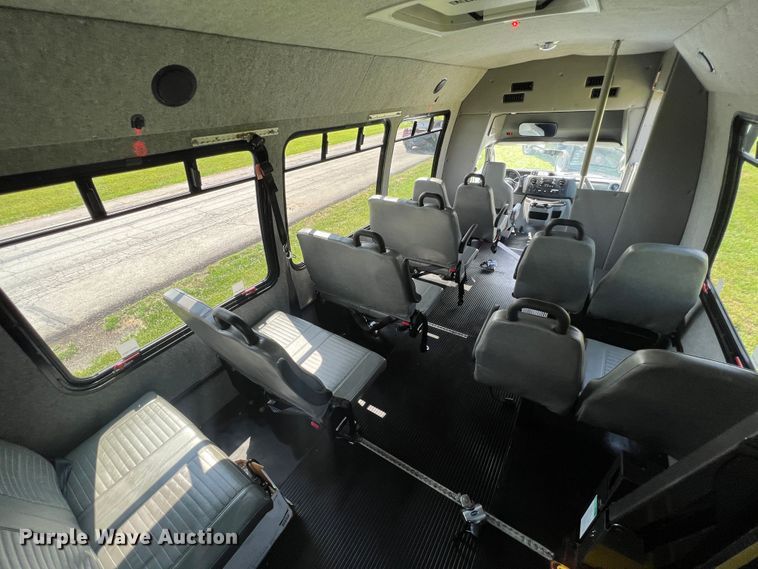 image for item JM9265 2011 Ford E350 Super Duty  shuttle bus