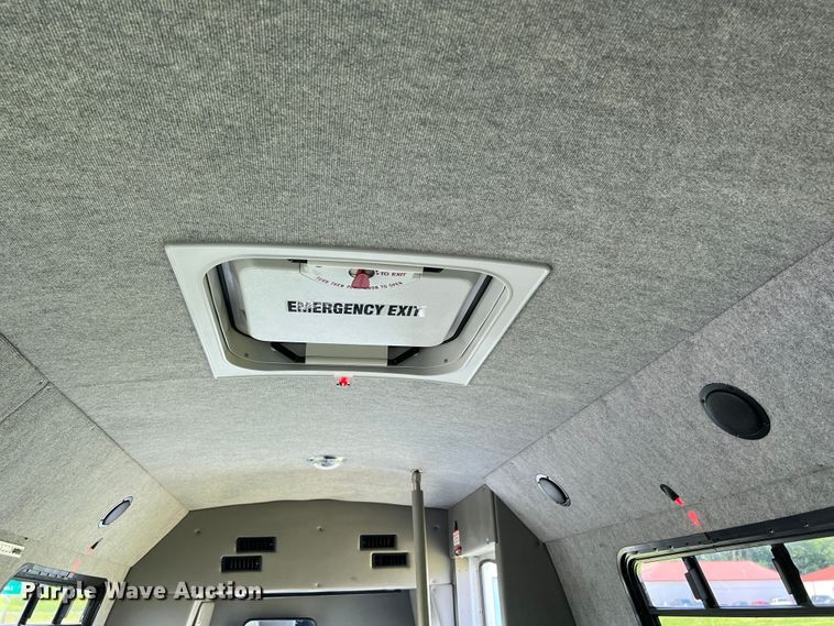 image for item JM9265 2011 Ford E350 Super Duty  shuttle bus