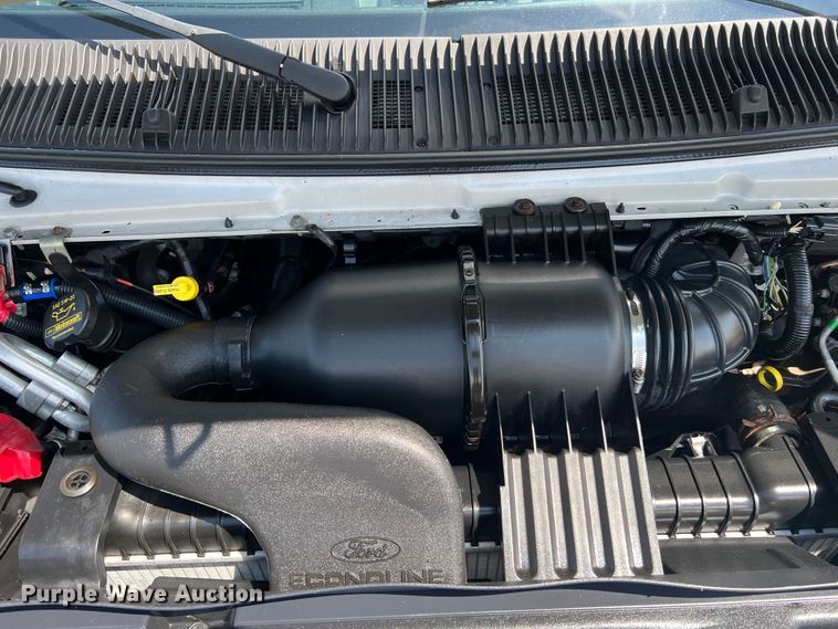 image for item JM9265 2011 Ford E350 Super Duty  shuttle bus