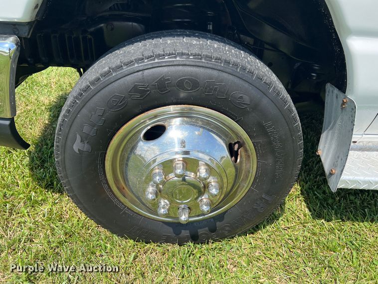 image for item JM9265 2011 Ford E350 Super Duty  shuttle bus