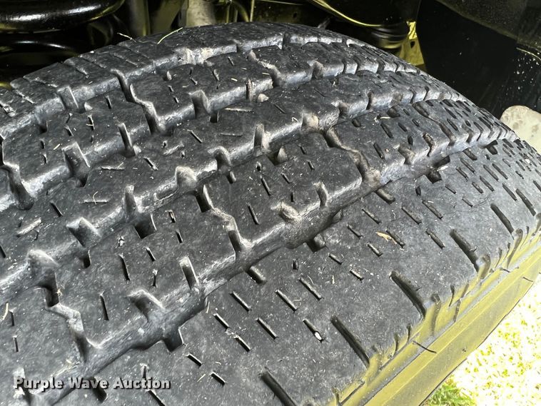 image for item JM9265 2011 Ford E350 Super Duty  shuttle bus