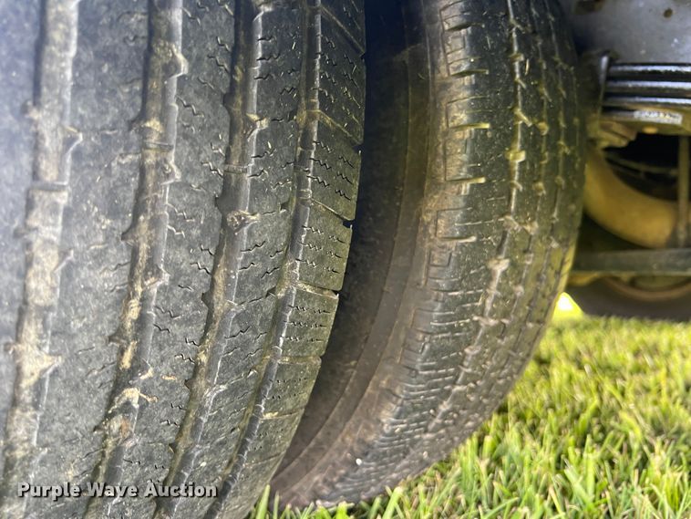 image for item JM9265 2011 Ford E350 Super Duty  shuttle bus