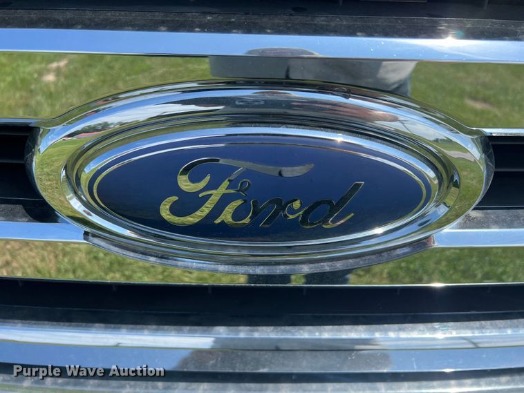 image for item JM9265 2011 Ford E350 Super Duty  shuttle bus