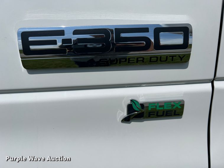 image for item JM9265 2011 Ford E350 Super Duty  shuttle bus