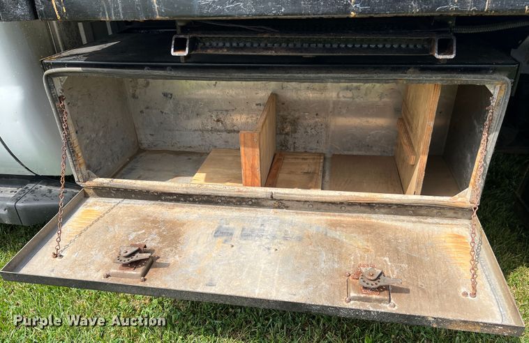 image for item JM9267 2012 Ford F550 XL  dump truck