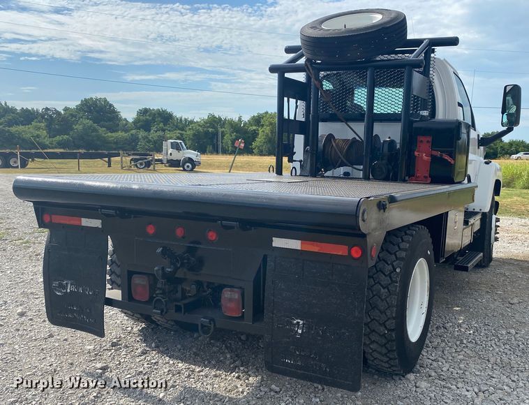 image for item JU9295 2003 GMC C7500  flatbed truck