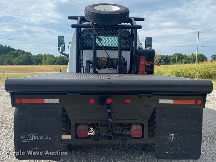 image for item JU9295 2003 GMC C7500  flatbed truck