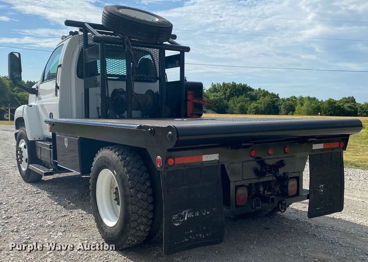 image for item JU9295 2003 GMC C7500  flatbed truck