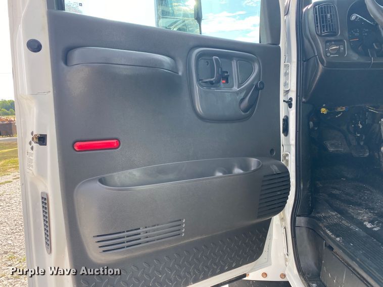 image for item JU9295 2003 GMC C7500  flatbed truck