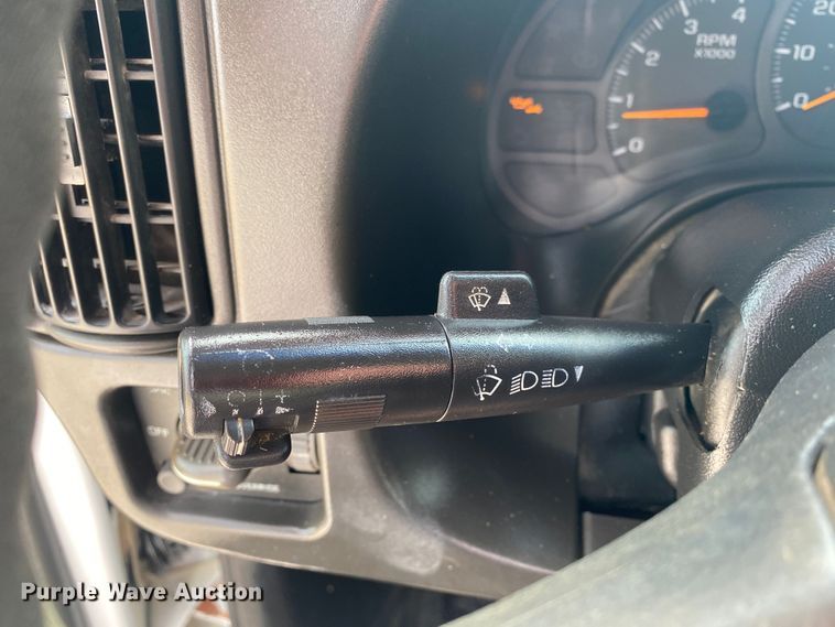 image for item JU9295 2003 GMC C7500  flatbed truck