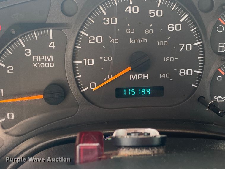 image for item JU9295 2003 GMC C7500  flatbed truck