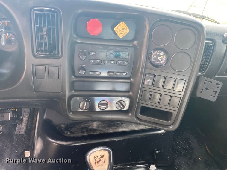 image for item JU9295 2003 GMC C7500  flatbed truck