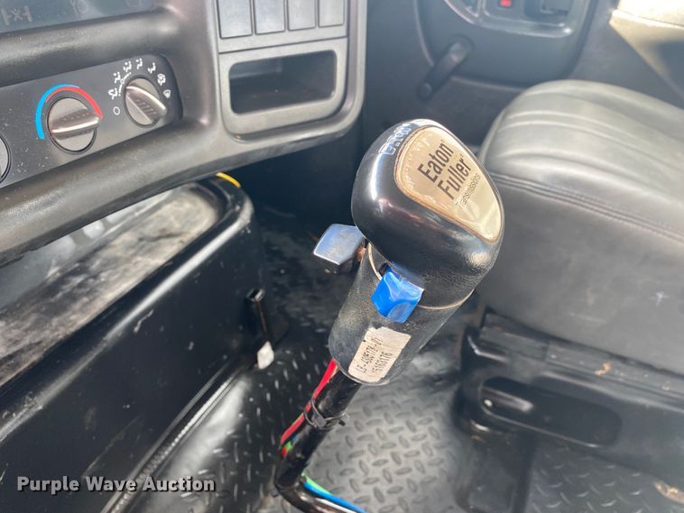 image for item JU9295 2003 GMC C7500  flatbed truck