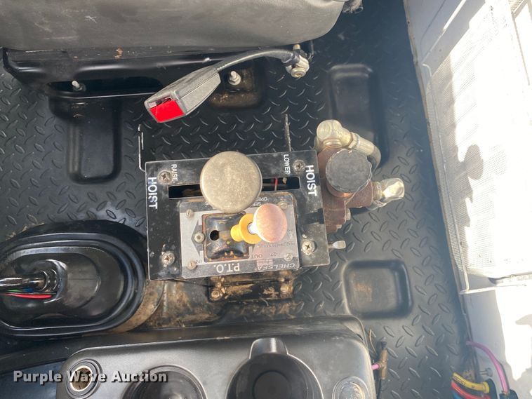 image for item JU9295 2003 GMC C7500  flatbed truck