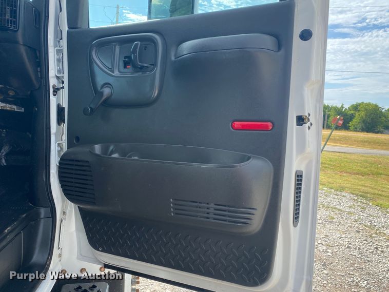 image for item JU9295 2003 GMC C7500  flatbed truck