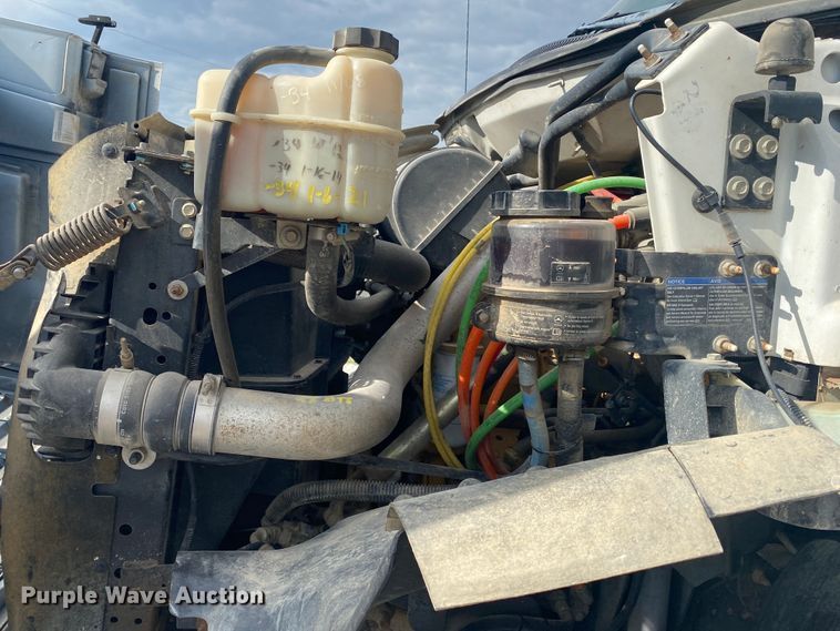 image for item JU9295 2003 GMC C7500  flatbed truck