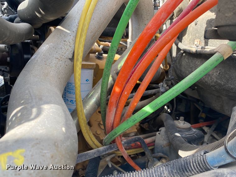 image for item JU9295 2003 GMC C7500  flatbed truck