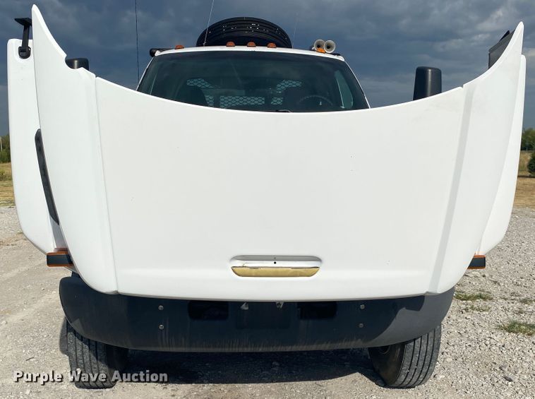 image for item JU9295 2003 GMC C7500  flatbed truck