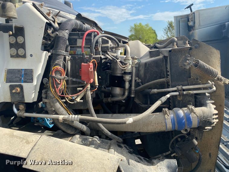 image for item JU9295 2003 GMC C7500  flatbed truck