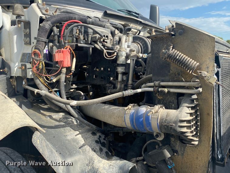 image for item JU9295 2003 GMC C7500  flatbed truck