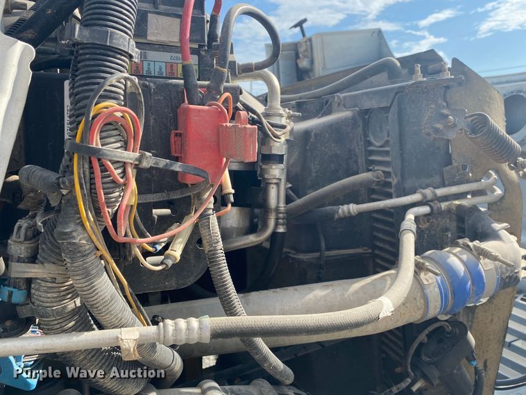 image for item JU9295 2003 GMC C7500  flatbed truck