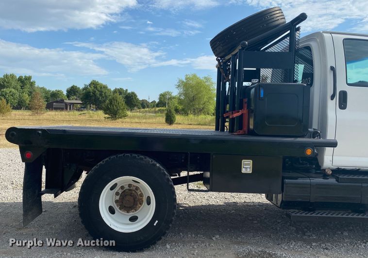 image for item JU9295 2003 GMC C7500  flatbed truck