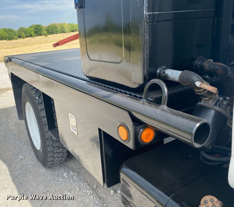 image for item JU9295 2003 GMC C7500  flatbed truck