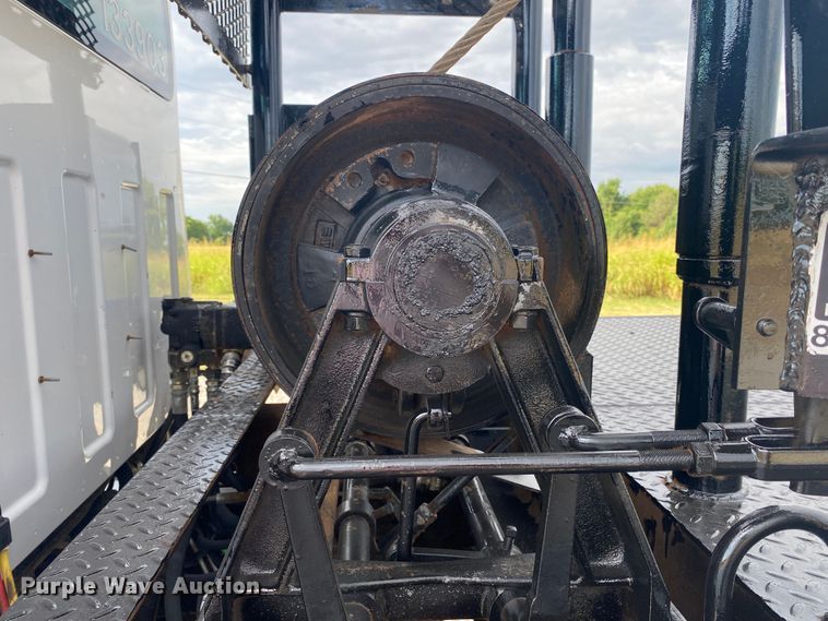 image for item JU9295 2003 GMC C7500  flatbed truck