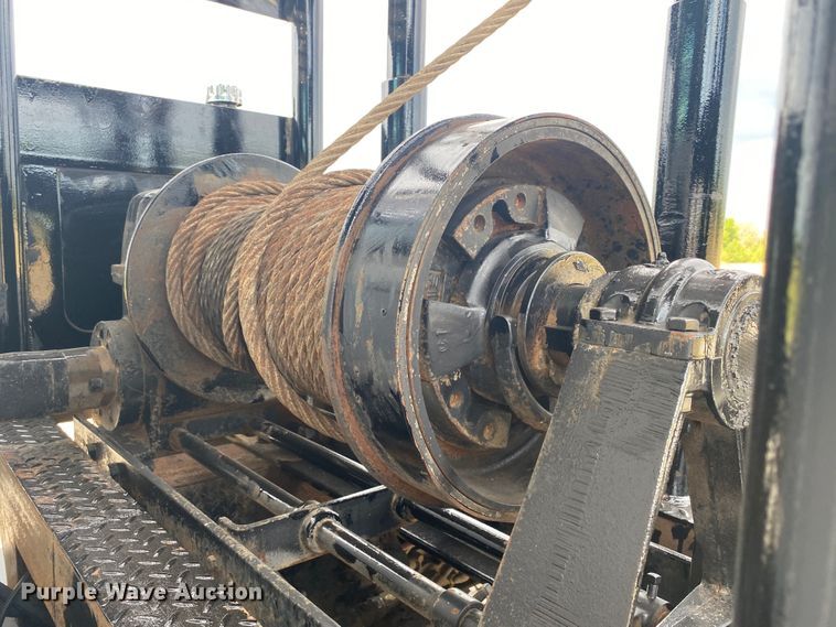 image for item JU9295 2003 GMC C7500  flatbed truck