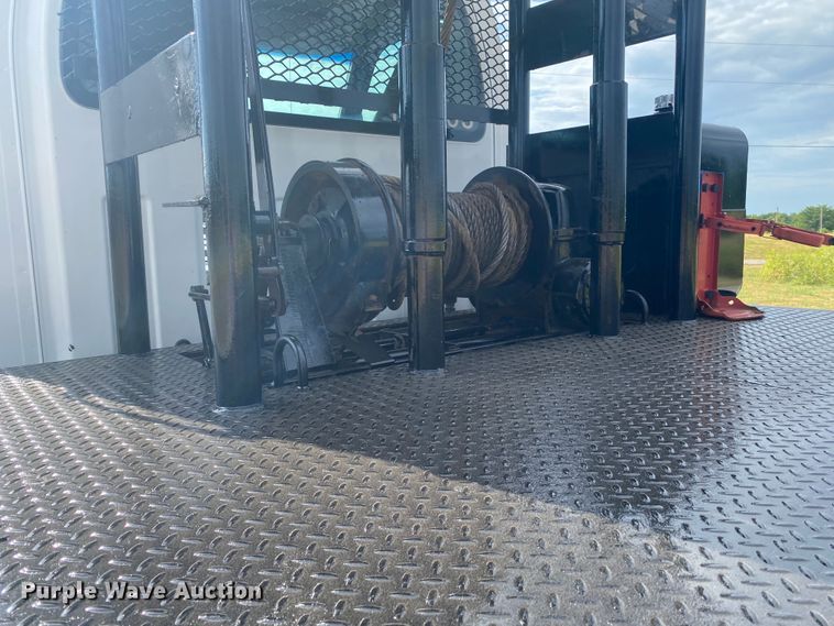 image for item JU9295 2003 GMC C7500  flatbed truck