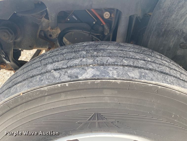 image for item JU9295 2003 GMC C7500  flatbed truck