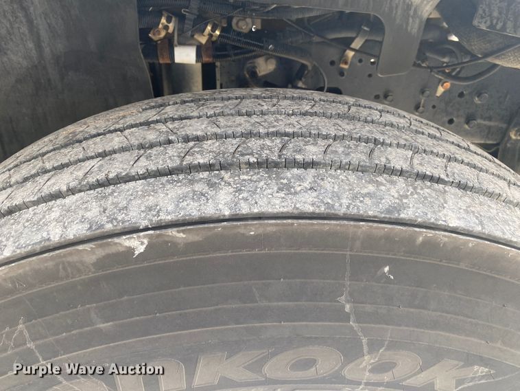 image for item JU9295 2003 GMC C7500  flatbed truck