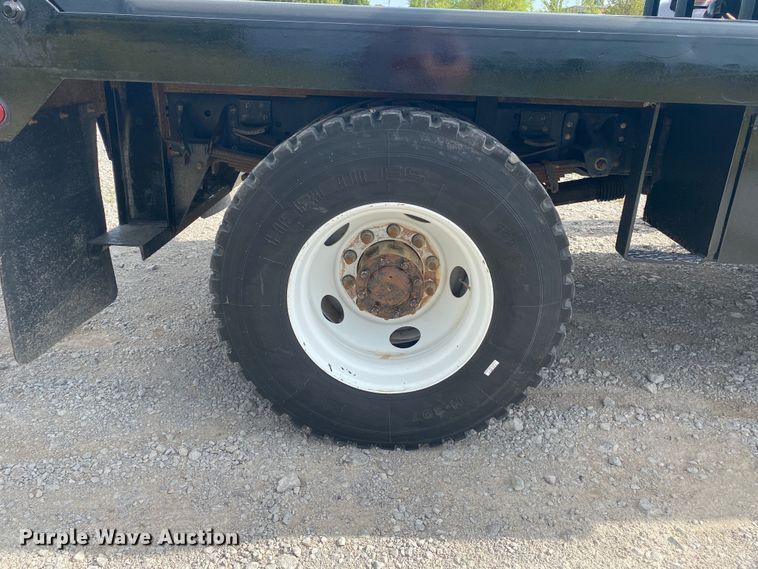 image for item JU9295 2003 GMC C7500  flatbed truck