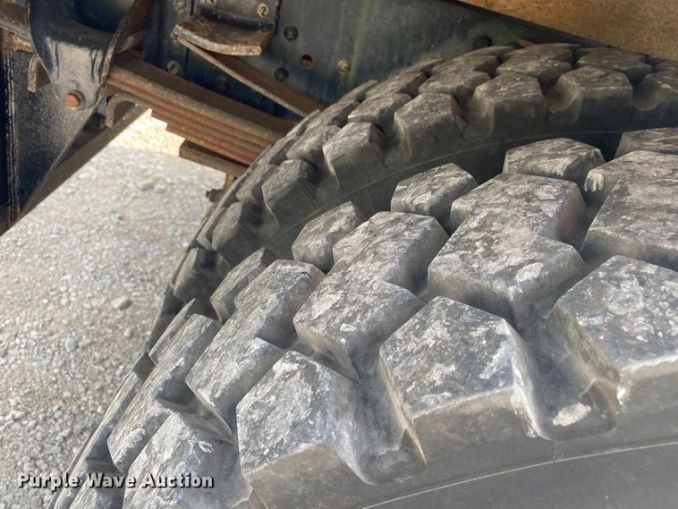 image for item JU9295 2003 GMC C7500  flatbed truck