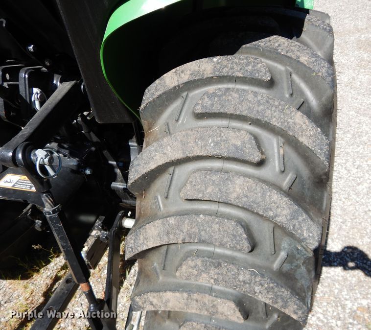 image for item JX9129 2019 John Deere 3025E  MFWD tractor
