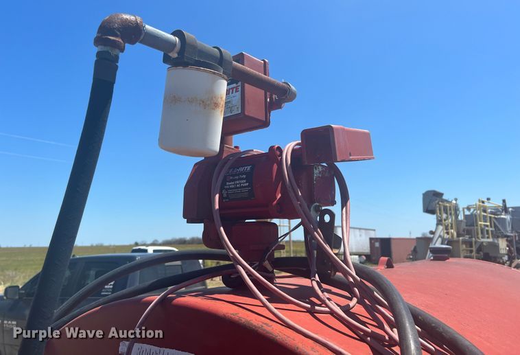 image for item JX9311 (2) fuel tanks