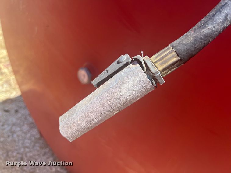 image for item JX9311 (2) fuel tanks